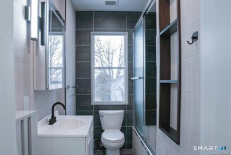 23 Lake St in Waterbury, CT - Building Photo - Building Photo