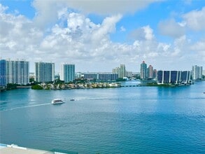 250 174th St in Sunny Isles Beach, FL - Building Photo - Building Photo