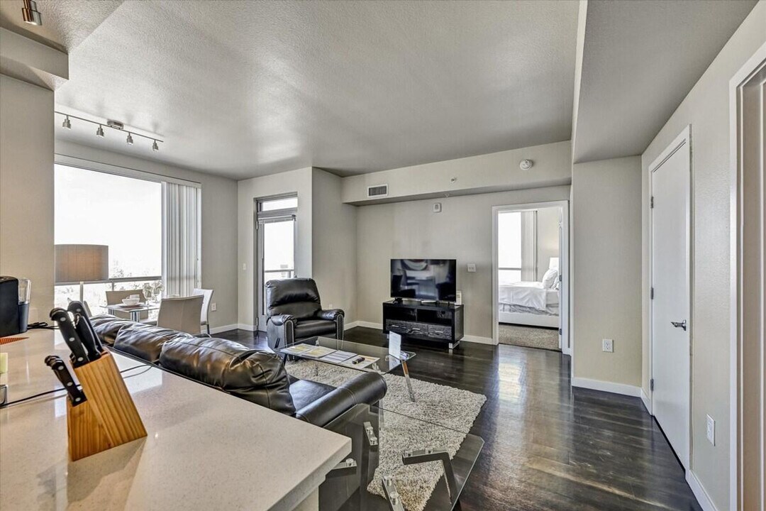 77 N Almaden Ave in San Jose, CA - Building Photo