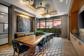 NOVEL River Oaks by Crescent Communities in Houston, TX - Foto de edificio - Building Photo