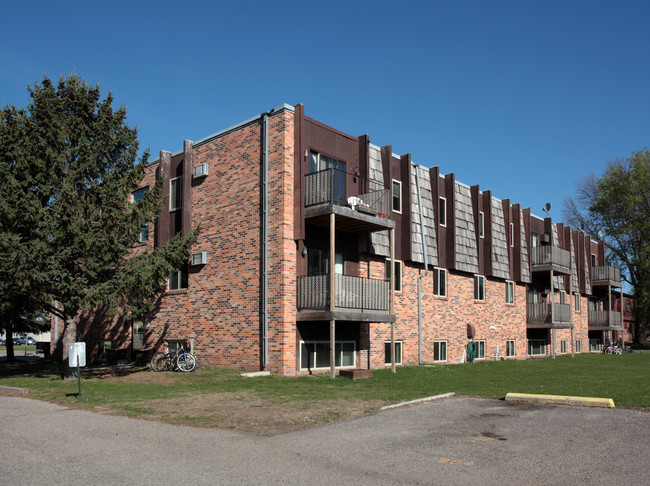 Hutchinson Estates in Hutchinson, MN - Foto de edificio - Building Photo