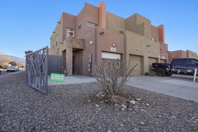 property at 924 Tansion Ct NE