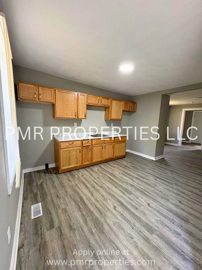 2429 S 10th St in St. Joseph, MO - Building Photo - Building Photo