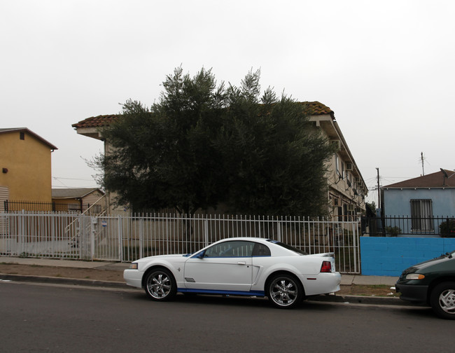 6308 Brynhurst Ave in Los Angeles, CA - Foto de edificio - Building Photo