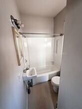 30 Pleasant St in Waterville, ME - Foto de edificio - Building Photo