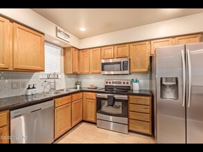 3690 N Country Club Rd in Tucson, AZ - Foto de edificio - Building Photo