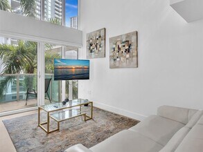 41 SE 5th St, Unit # 312 in Miami, FL - Foto de edificio - Building Photo