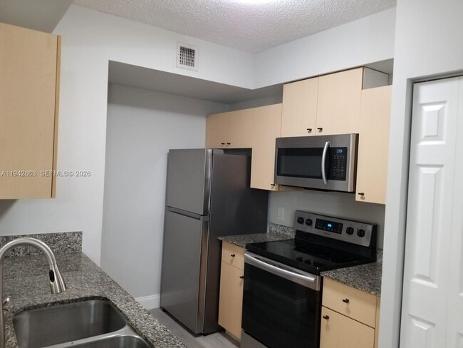 2470 Centergate Dr in Miramar, FL - Building Photo - Building Photo