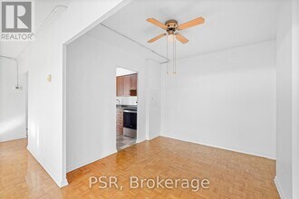 240 Markland Dr in Toronto, ON - Building Photo - Building Photo