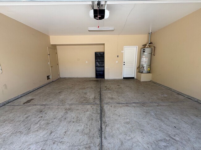 312 W Reese Ave in Visalia, CA - Building Photo - Building Photo