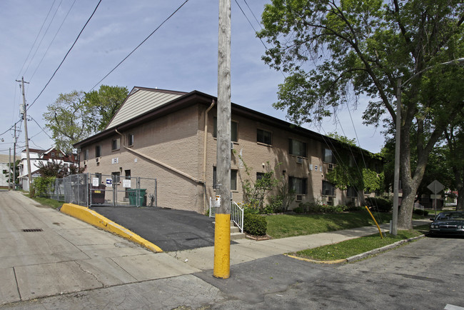 3401 W Kilbourn Ave in Milwaukee, WI - Foto de edificio - Building Photo