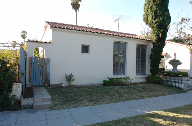 817 Mariposa St in Glendale, CA - Foto de edificio - Building Photo