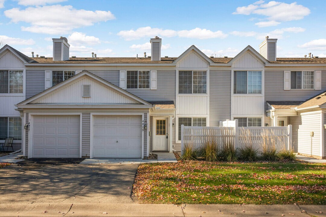 4415 Naper Bay in Eagan, MN - Building Photo