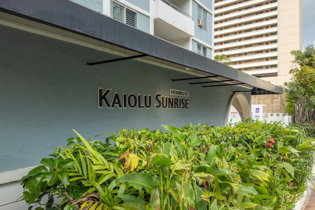 Kaiolu Sunrise in Honolulu, HI - Building Photo - Building Photo