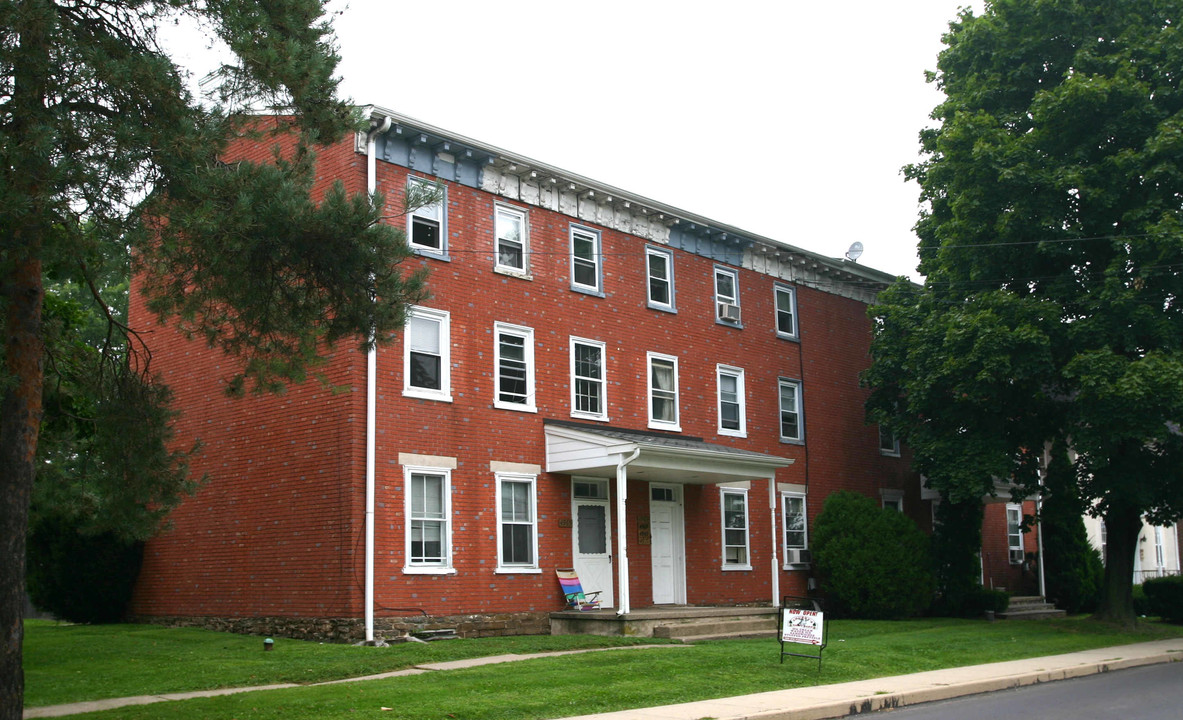 Plumsteadville Inn in Pipersville, PA - Building Photo