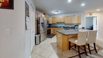 128 Meridian St in Groton, CT - Building Photo