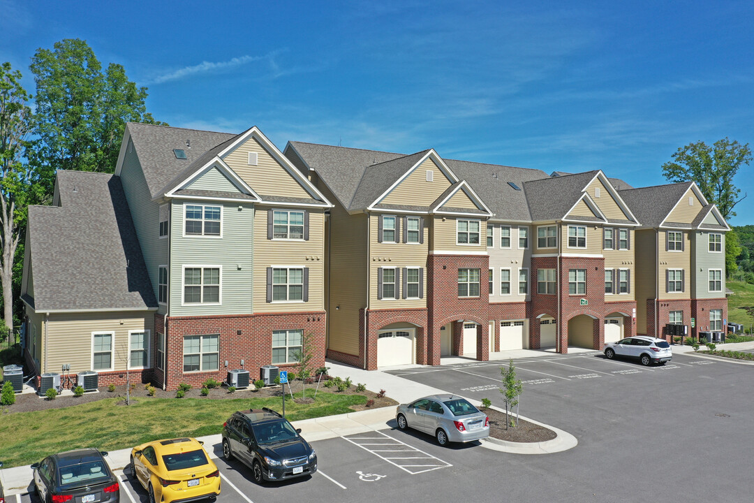 Highlands at Huckleberry Ridge in Blacksburg, VA - Foto de edificio