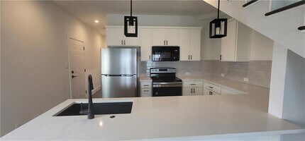 21206 Portsmouth Cove, Unit B in Lago Vista, TX - Building Photo - Building Photo