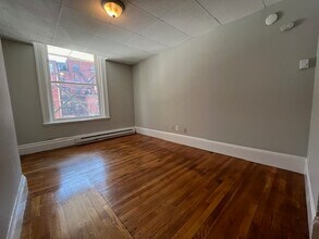 507 Beacon St, Unit 2 in Boston, MA - Building Photo - Building Photo