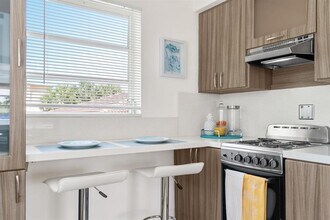 620 NE 2nd Ct in Hallandale Beach, FL - Building Photo - Building Photo