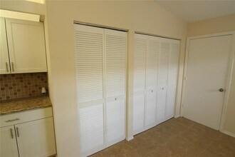 5629 Westwind Ln in Sarasota, FL - Foto de edificio - Building Photo