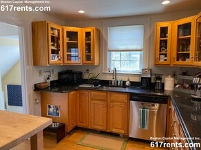 22 Cleveland Rd, Unit 1 in Wellesley, MA - Foto de edificio - Building Photo