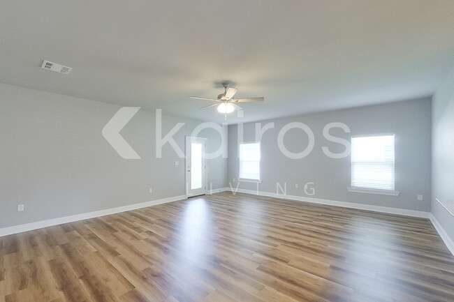 13766 Willowmore Dr in Denham Springs, LA - Building Photo - Building Photo