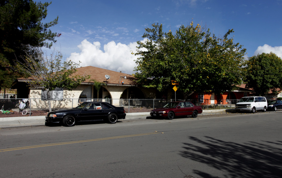 24348 Postal Ave in Moreno Valley, CA - Foto de edificio