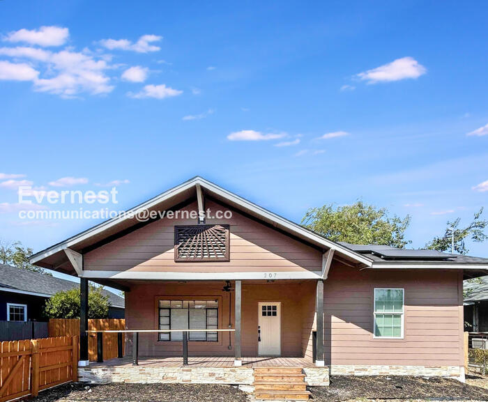 207 University Ave. in San Antonio, TX - Foto de edificio