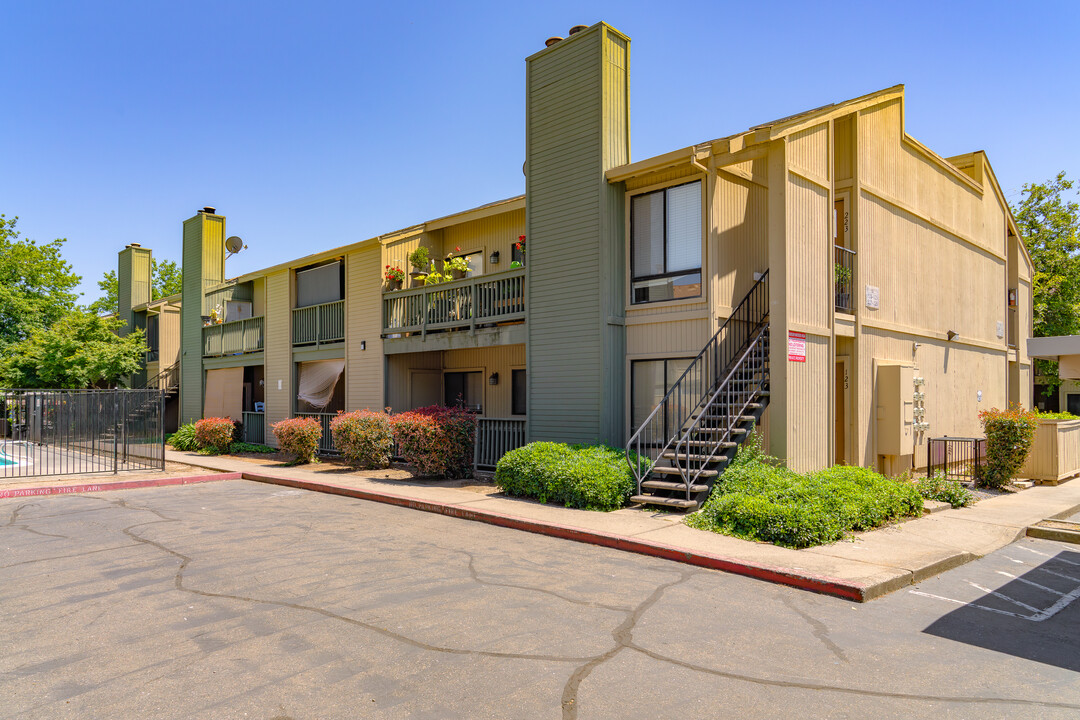 Alder Grove in North Highlands, CA - Building Photo