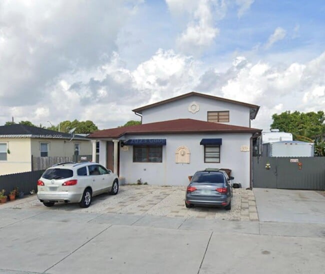 375 E 14th St in Hialeah, FL - Building Photo - Building Photo