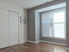 9033 J M Keynes Dr, Unit #42 in Charlotte, NC - Foto de edificio - Building Photo