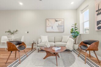 1071 Oak Cir in Lakewood, CO - Building Photo - Building Photo