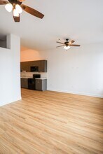 3160 N Broadway, Unit 402 in Chicago, IL - Building Photo - Building Photo