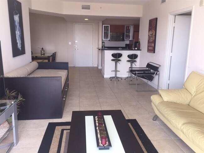 18800 NE 29th Ave, Unit 1013 in Miami, FL - Building Photo - Building Photo
