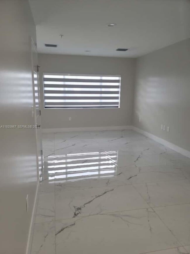 19201 NW 37th Ave in Miami Gardens, FL - Building Photo - Building Photo