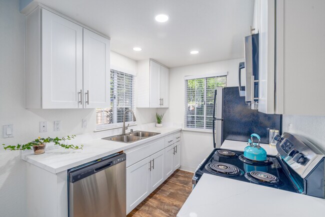 Cirby Oaks Apartment Homes in Roseville, CA - Foto de edificio - Interior Photo