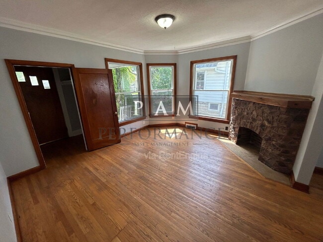 3269 S New York Ave in Milwaukee, WI - Building Photo - Building Photo
