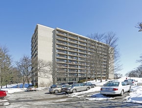 McDonnell Tower in Southfield, MI - Foto de edificio - Building Photo