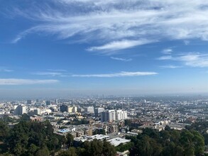 1745 Camino Palmero St, Unit 530 in Los Angeles, CA - Foto de edificio - Building Photo