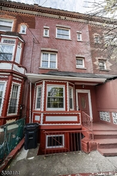 122 3rd Ave in Newark, NJ - Building Photo