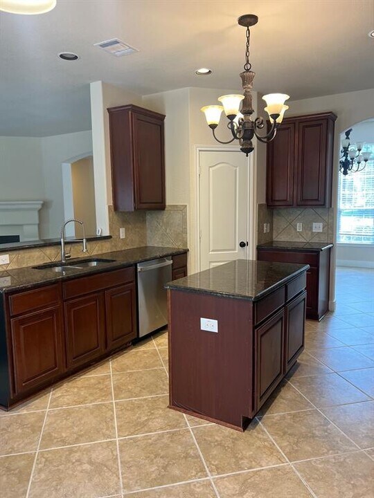 3920 Harvey Penick Dr in Round Rock, TX - Building Photo