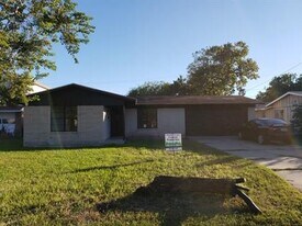 112 Sutherland Dr in Portland, TX - Building Photo