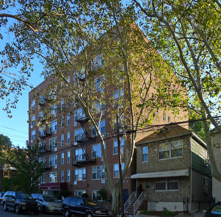 50 - 15 39th St in Sunnyside, NY - Building Photo