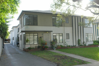 2064 Rodney Dr in Los Angeles, CA - Building Photo - Building Photo