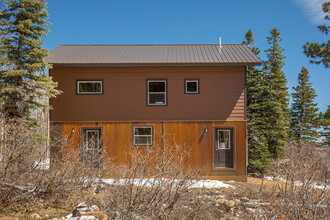 1121 Durango Road in Durango, CO - Foto de edificio - Building Photo