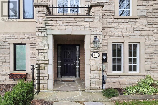 132 John St
