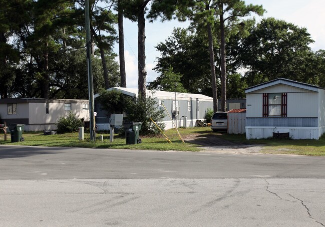 204 Main St in Holly Ridge, NC - Foto de edificio - Building Photo