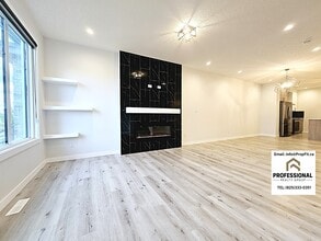 8020 Kiriak Link SW in Edmonton, AB - Building Photo - Building Photo