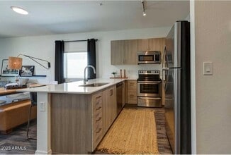 35035 N North Vly Pkwy, Unit 2 in Phoenix, AZ - Building Photo - Building Photo